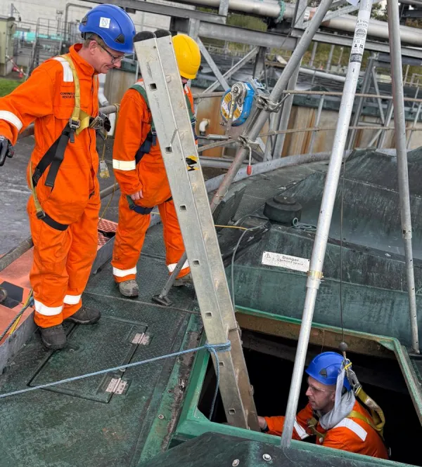 Merkland Tank confined space cleaning team